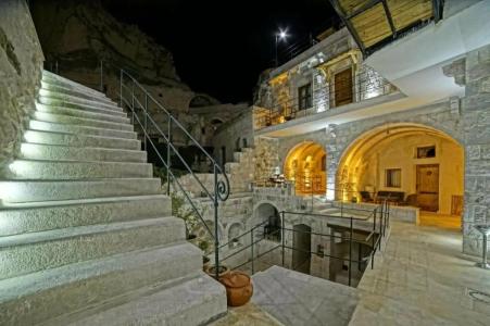 Risus Cave Suites - 19