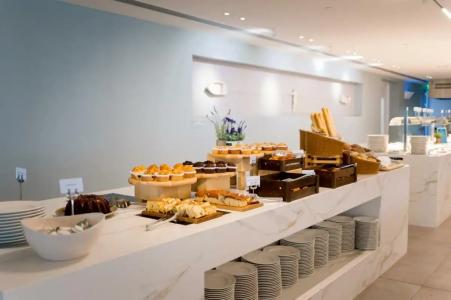 Radisson Beach Resort Larnaca - 40