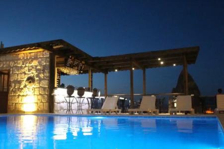 Shoestring Cave House - 20