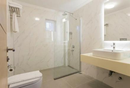 Moonshine & Suites - 90