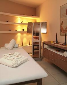 Cosmopolitan & Wellness - 17