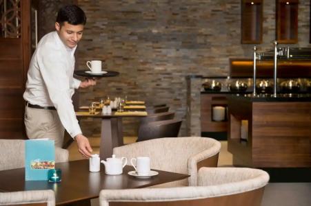 Hilton Garden Inn Dubai Al Muraqabat - Deira - 27