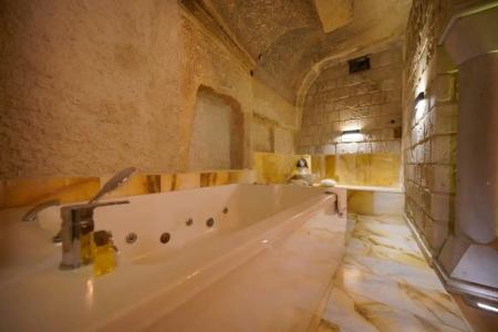 Shoestring Cave House - 90