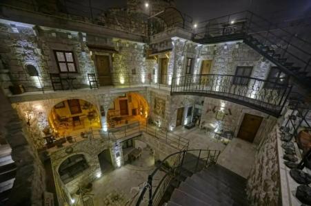 Risus Cave Suites - 6