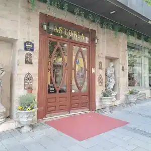 Queen's Astoria Design - 31