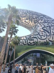Ramada & Suites by Wyndham Ajman - 8