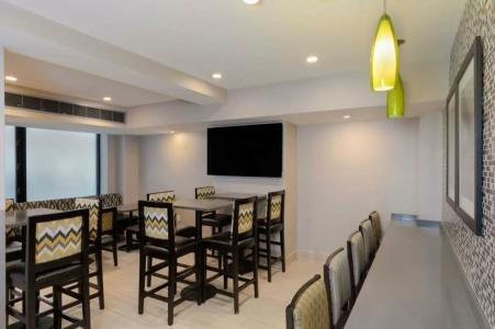 La Quinta by Wyndham New York City Central Park - 40