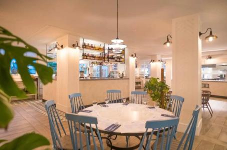 Gran Flamingo-Adults Only - 30