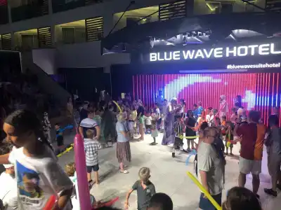 Blue Wave Suite - 43