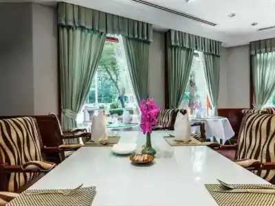 Evergreen Laurel Bangkok - 36