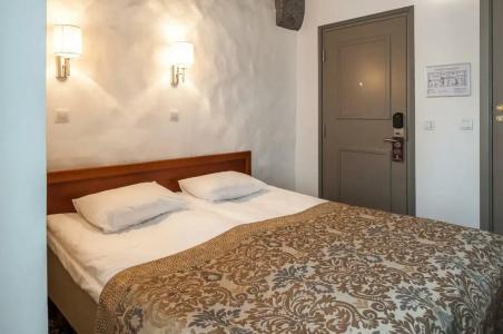 Three Crowns Residents - 92