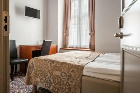 Three Crowns Residents - 84