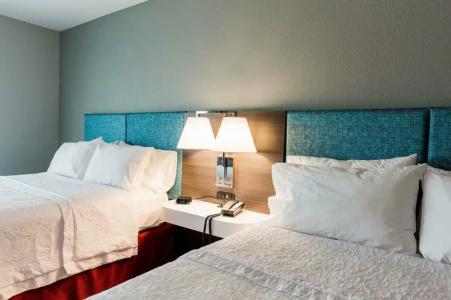 Hampton Inn Bismarck - 18