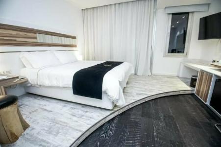 The Ciao Stelio Deluxe (Adults Only) - 58