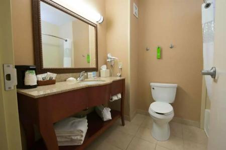 Hampton Inn Bismarck - 46