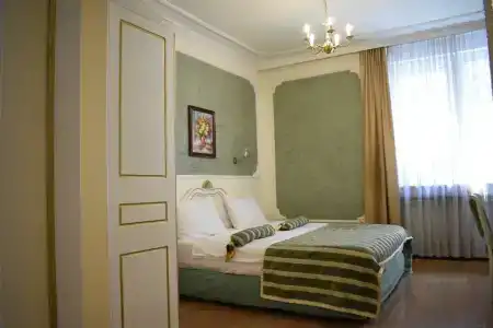 Queen's Astoria Design - 62