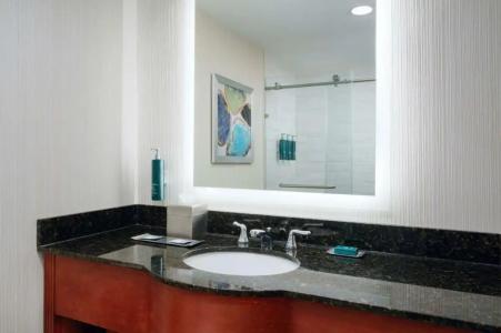 DoubleTree by Hilton Greensboro - 11