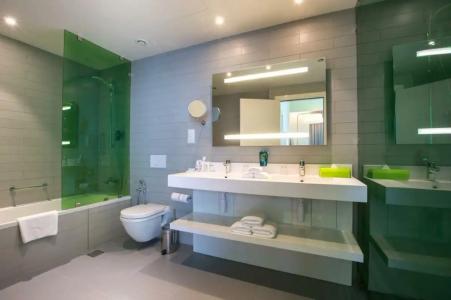 Park Inn by Radisson Dubai Motor City - 17