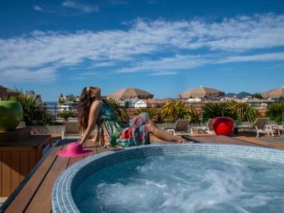Best Western Premier Le Patio des Artistes Wellness Jacuzzi - 18