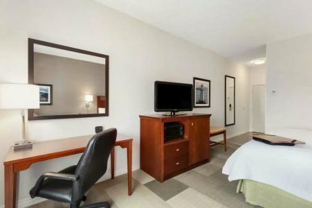 Hampton Inn Burlington - Colchester - 13