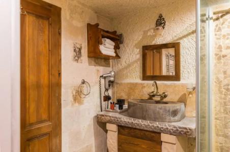 Phocas Cave Suites - 10