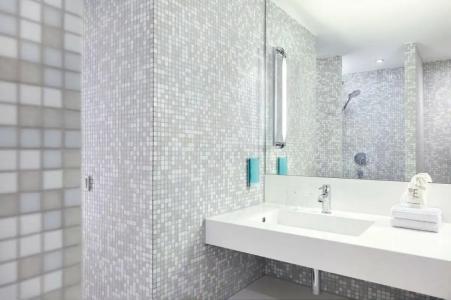 Empire Riverside - 90