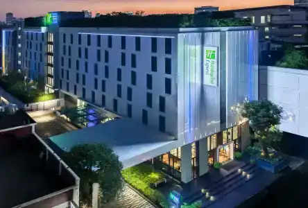 Holiday Inn Express Bangkok Soi Soonvijai, an IHG - 6