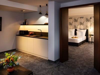 Rosslyn Thracia Sofia - 49