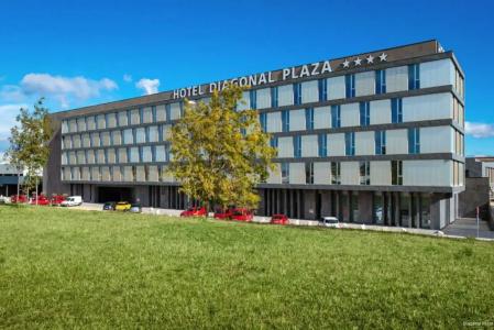 Diagonal Plaza