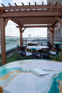 Metropolitan at The 9, Autograph Collection - 25