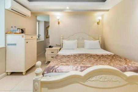 Elegance East - 40