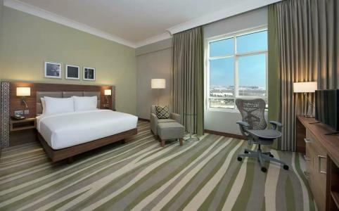 Hilton Garden Inn Dubai Al Muraqabat - Deira - 35
