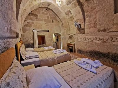 Falcon Cave Suites - 40