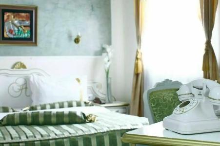 Queen's Astoria Design - 54