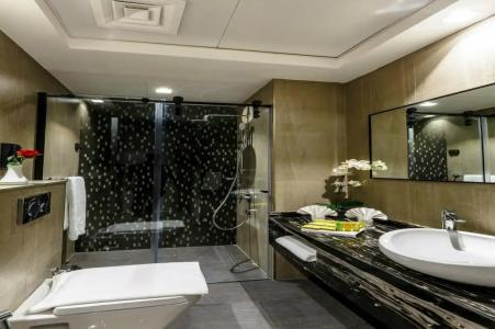 Rose Executive - DWTC - 16
