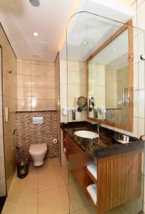 Best Western Plus Pearl Creek - 77