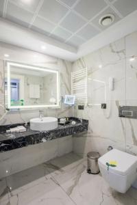 Karpalas City & Spa - 82