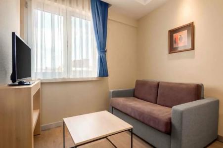 Ramada by Wyndham Istanbul Old City - 9