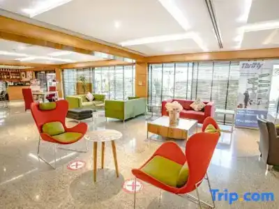 Golden Sands Apartments - 13