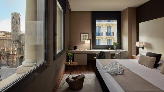 Grand Central, Small Luxurys - 77