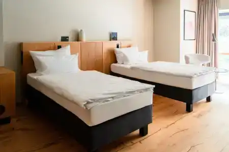 THE FLAG West M. - 8