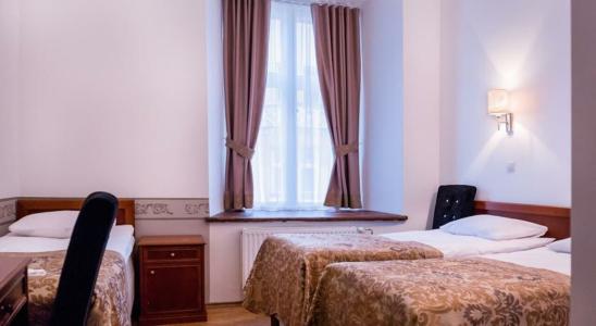 Three Crowns Residents - 87