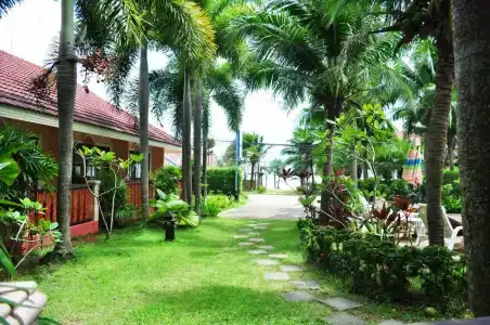 Lanta Seafront Resort - 5