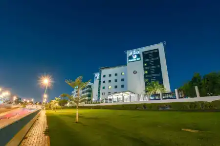 Premier Inn Dubai International Airport - 5