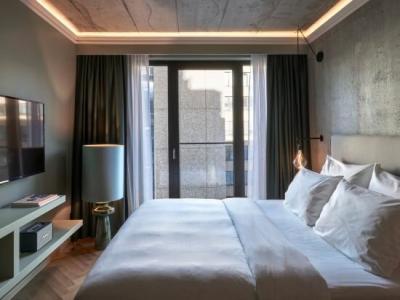 Gekko House Frankfurt, a Tribute Portfolio - 45