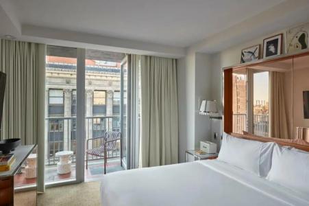 Mondrian Park Avenue - 83