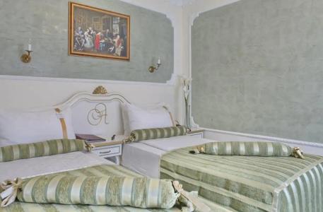 Queen's Astoria Design - 93