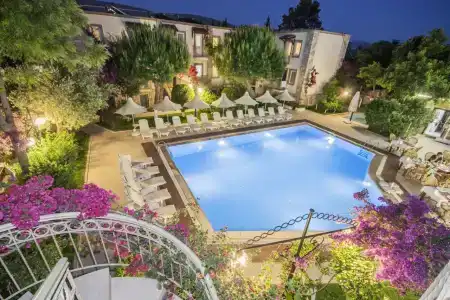 Moonshine & Suites - 24