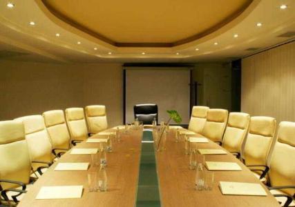 Cosmopolitan & Wellness - 50