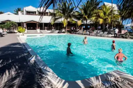 Le Peninsula Bay Beach Resort & Spa - 8